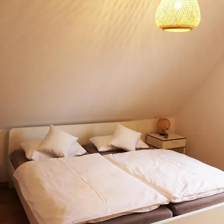 Apartment Schmuck Un Fien - Gemuetliches Urlaubszuhause Mit 2 Schlafzimmern Im Wunderschoenen Ortsteil Dorf Fuer Familien- Freunde- Und Paarurlaub *